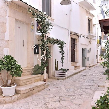 L'Angolo Di Gaudi, Casa Mila Bed & Breakfast Путиняно Екстериор снимка