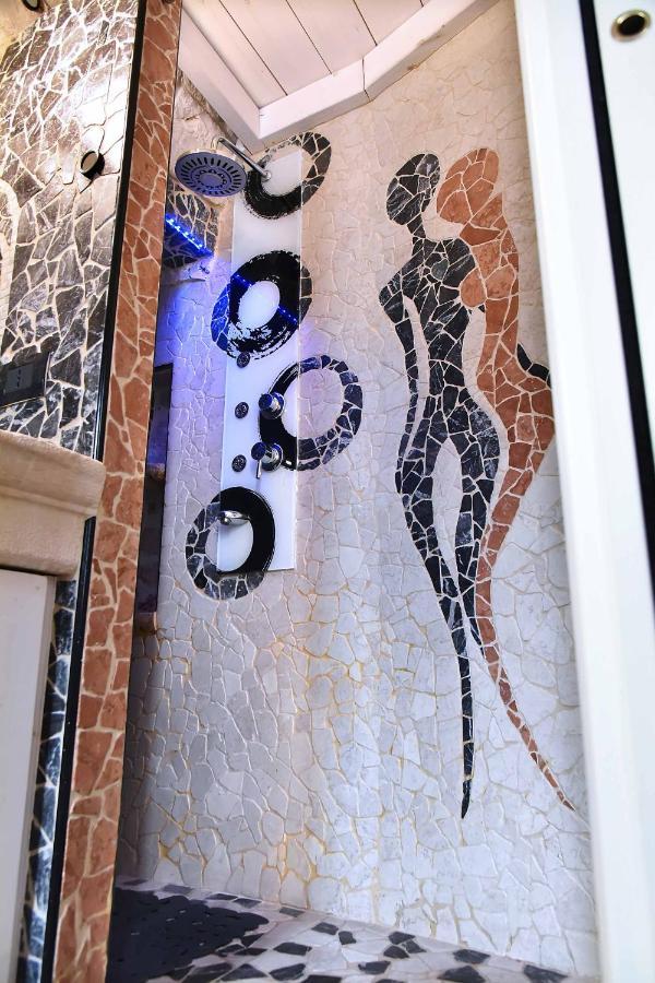 L'Angolo Di Gaudi, Casa Mila Путиняно Екстериор снимка
